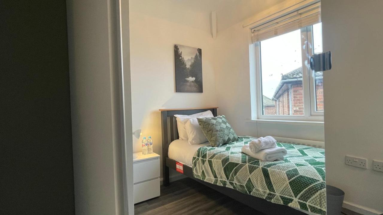 Fully Serviced Three Bed House In Дарем Экстерьер фото