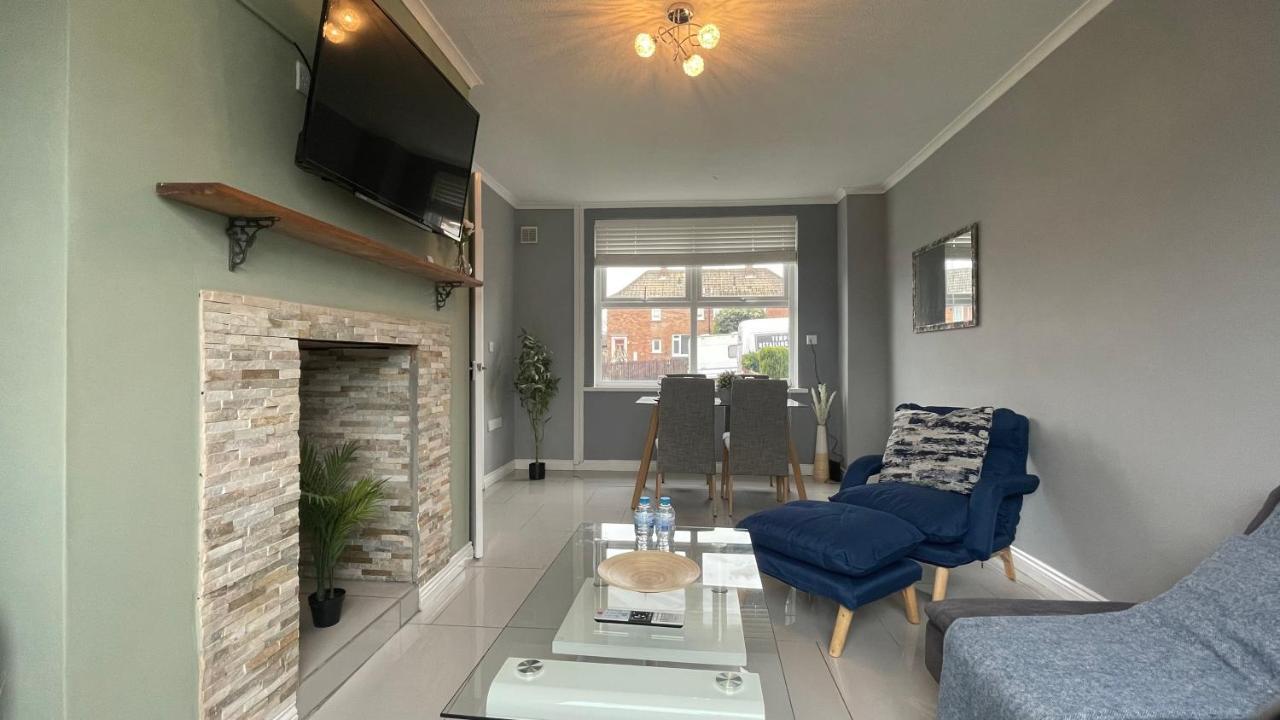 Fully Serviced Three Bed House In Дарем Экстерьер фото