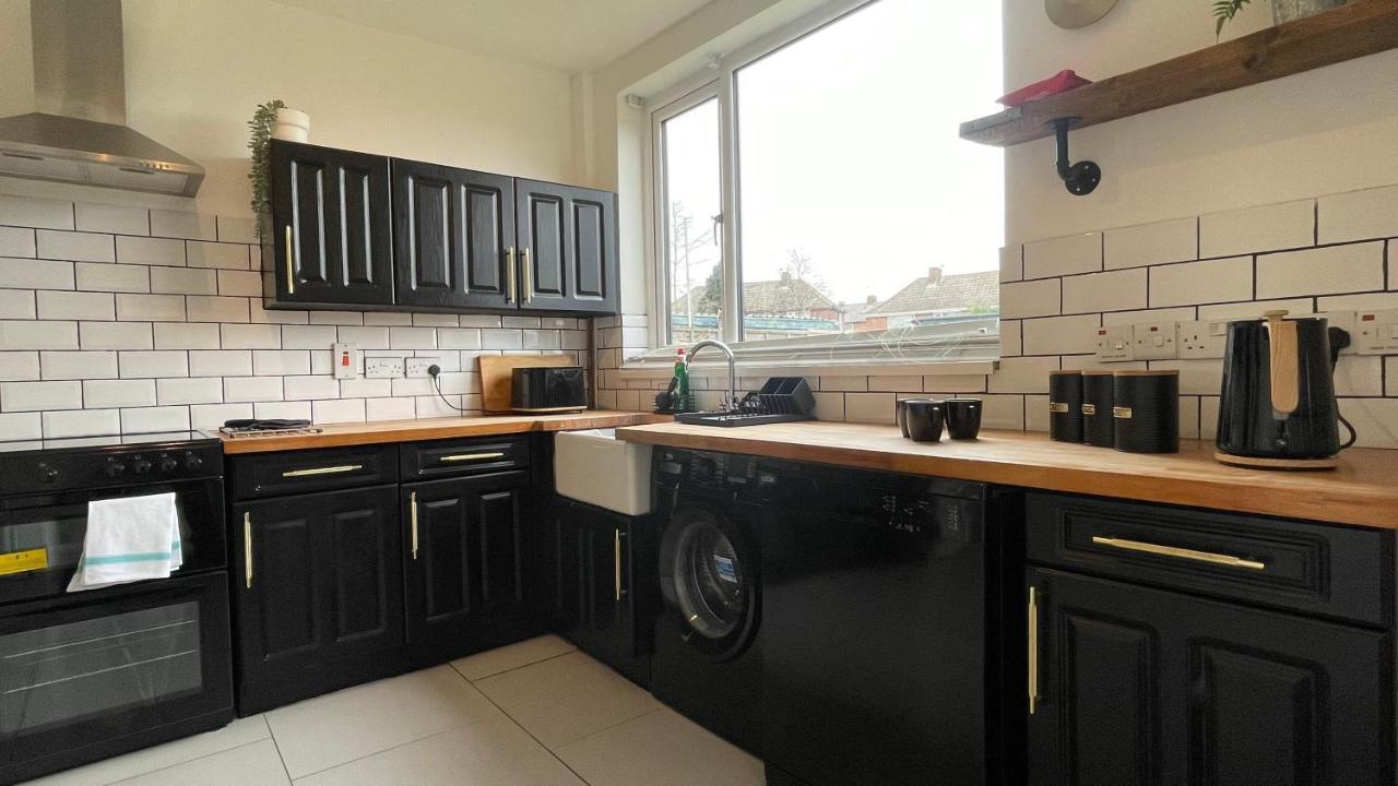 Fully Serviced Three Bed House In Дарем Экстерьер фото