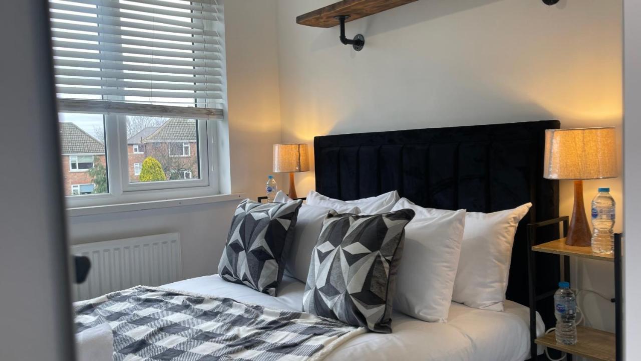 Fully Serviced Three Bed House In Дарем Экстерьер фото