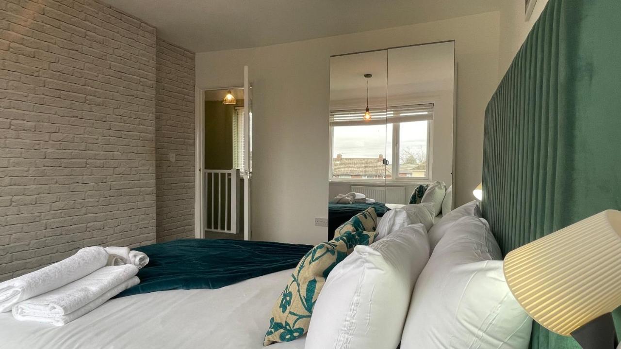 Fully Serviced Three Bed House In Дарем Экстерьер фото